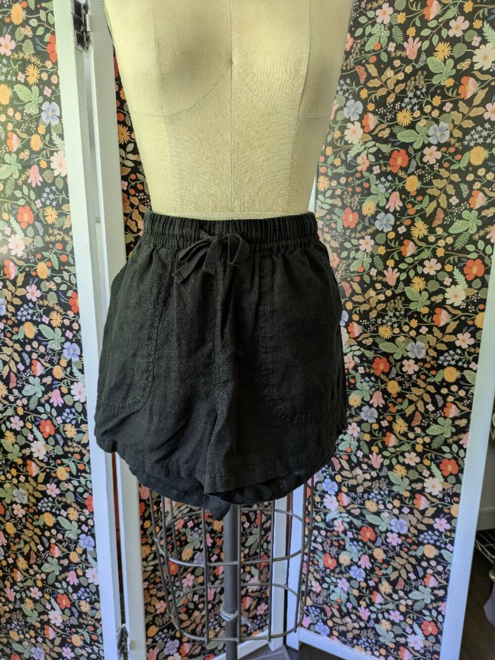 Quince Black Linen Shorts, Size M